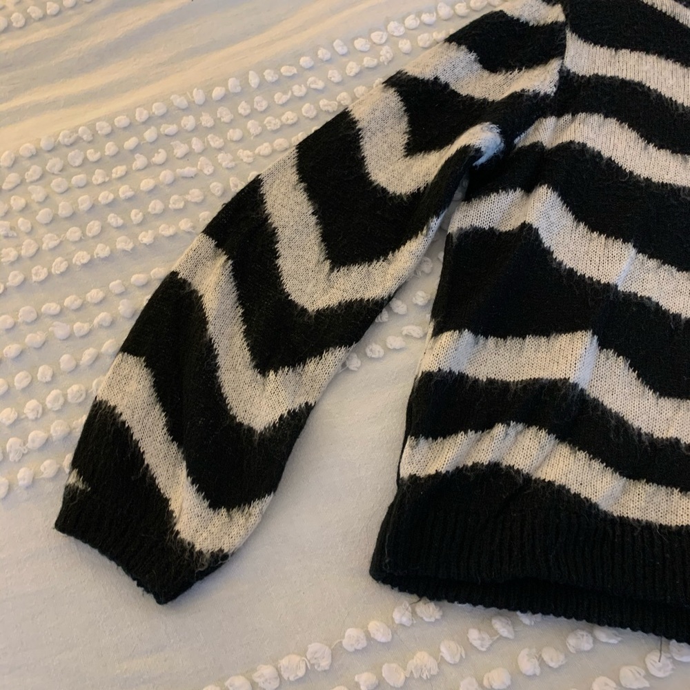 Sweater - Picture 2 of 7